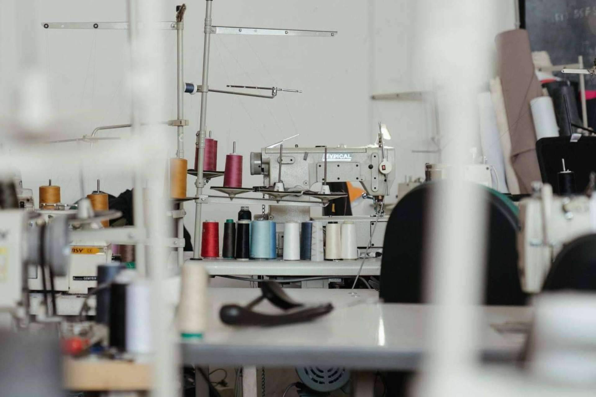 Diambaar, una marca de ropa urbana con telas africanas creada por la cooperativa Diomcoop