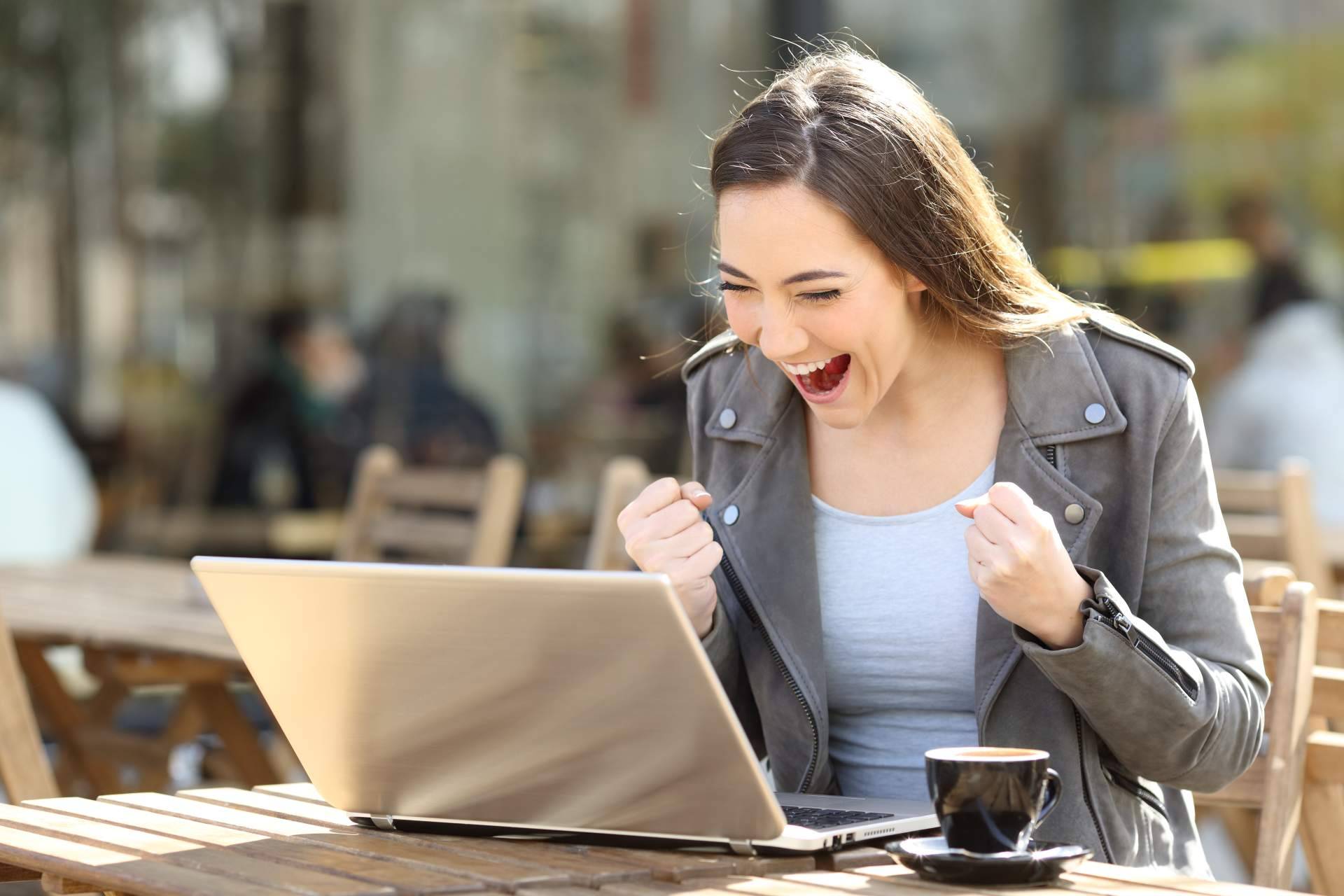 Cómo ganar dinero con YouTube, con Academia Digesit