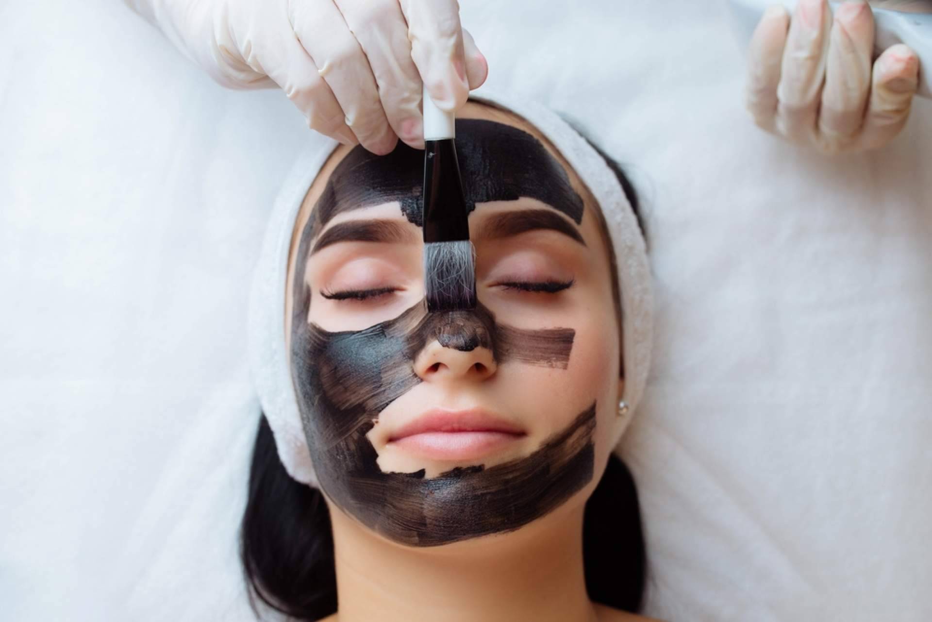 Los beneficios del carbon peel, con Crina Rus Beauty Center