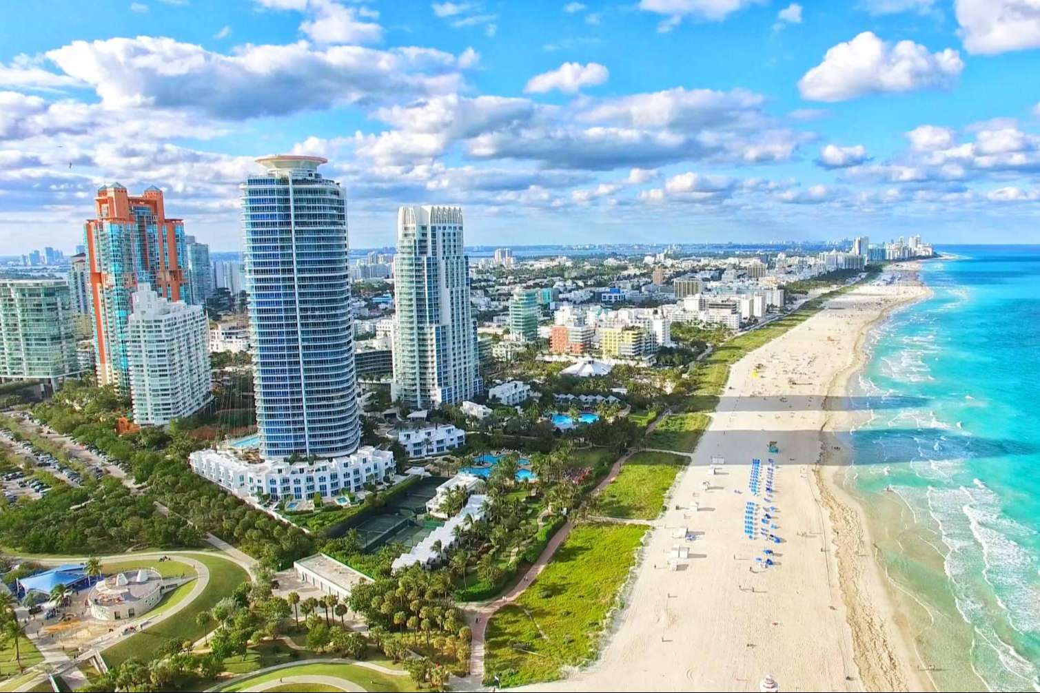 Las razones para vivir en una casa frente al mar en Miami