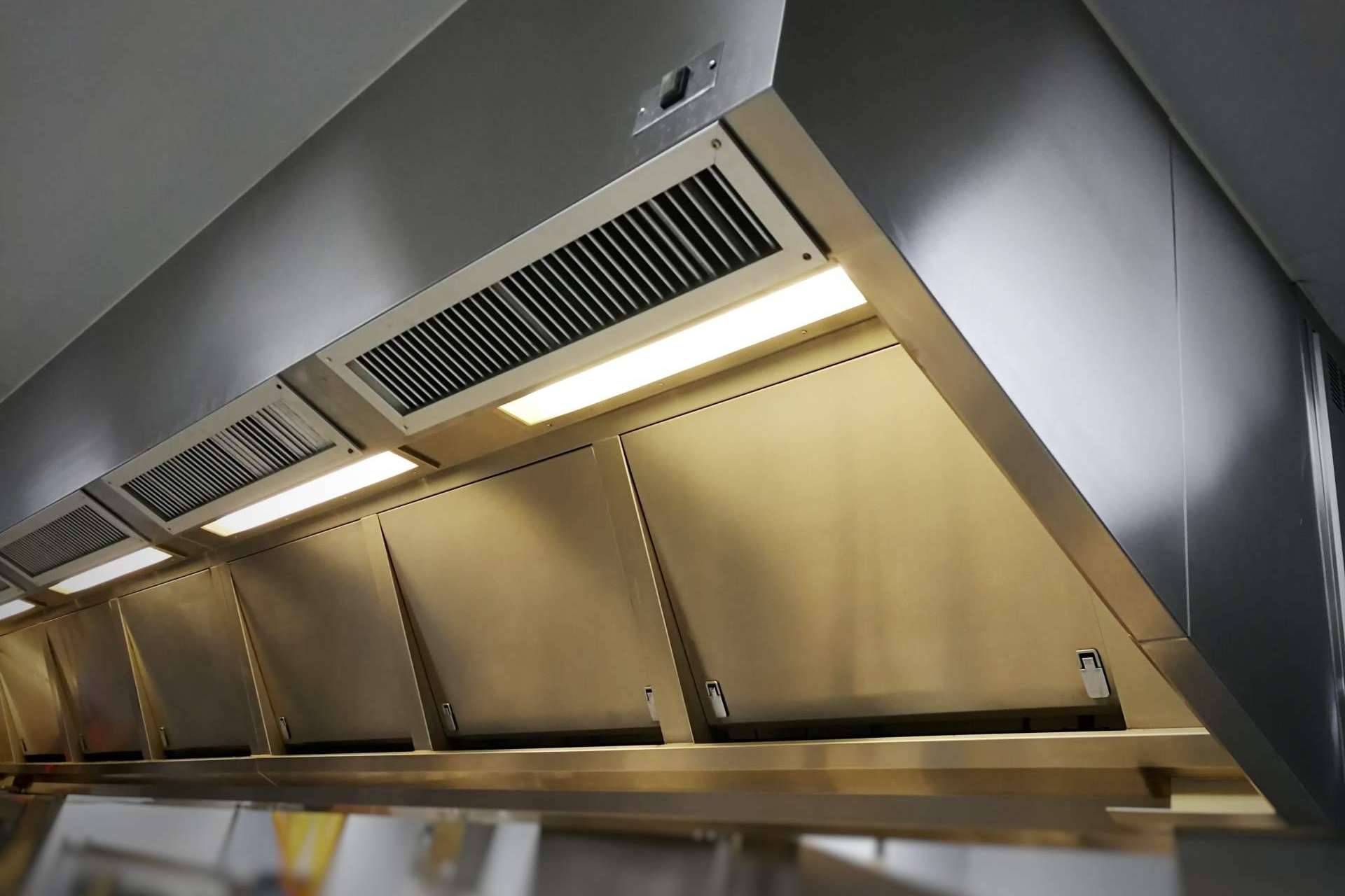Purificar el aire en todo tipo de cocinas con las campanas industriales de Grupo Industrial