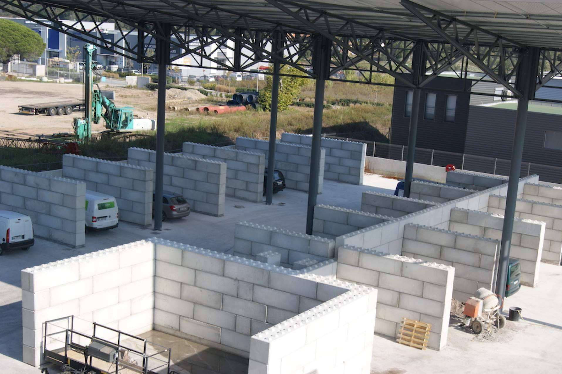 Producción de moldes de bloques de hormigón, con la empresa Betonblock