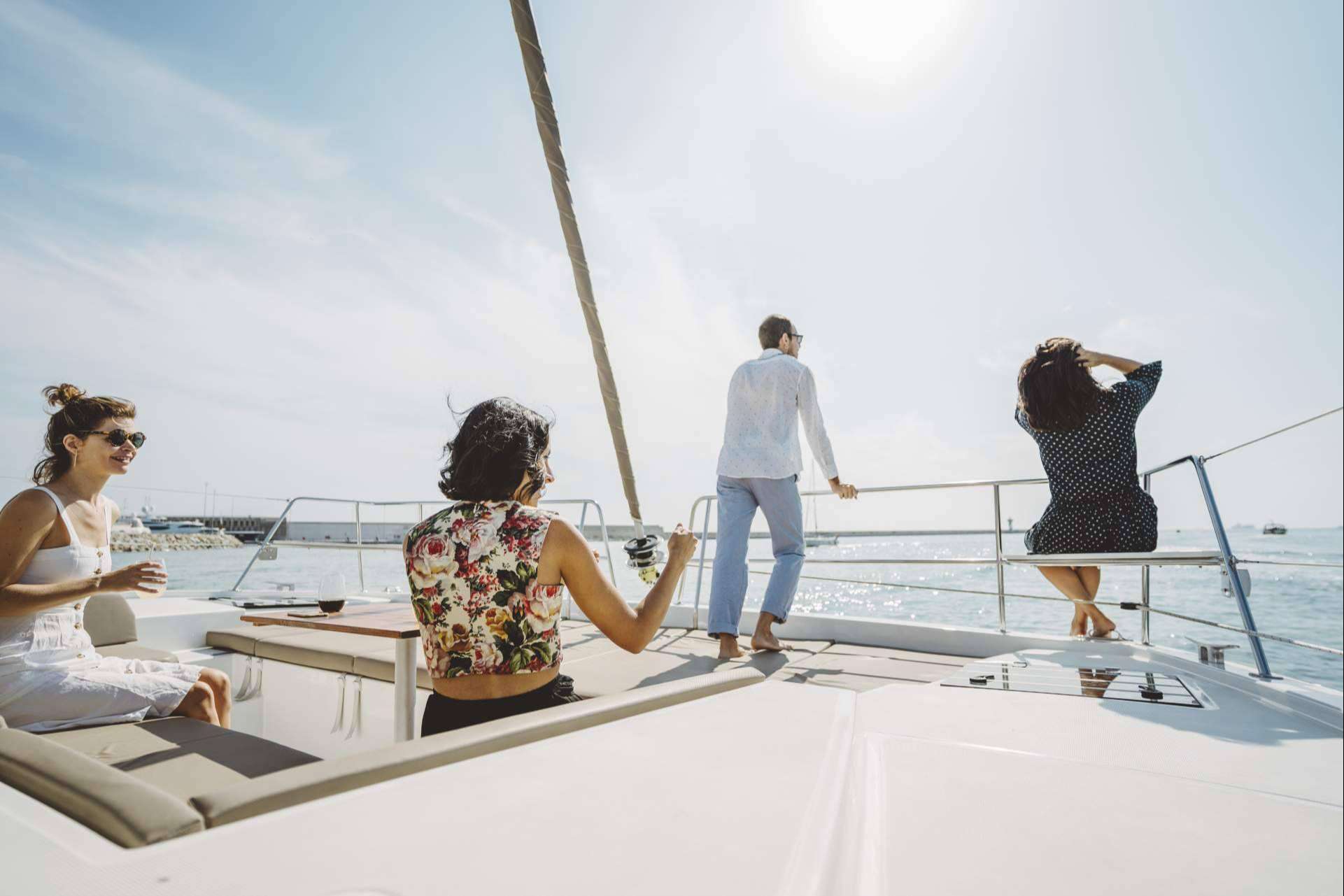 Sondevela dispone de alquiler de barco para tener un evento de empresa