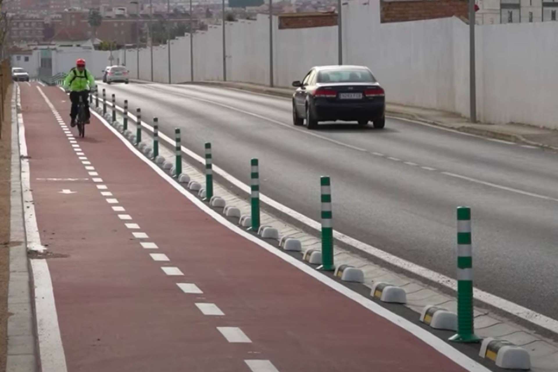 Suministro de separador de carril bici fotoluminiscente para Cartagena, por Abadecom