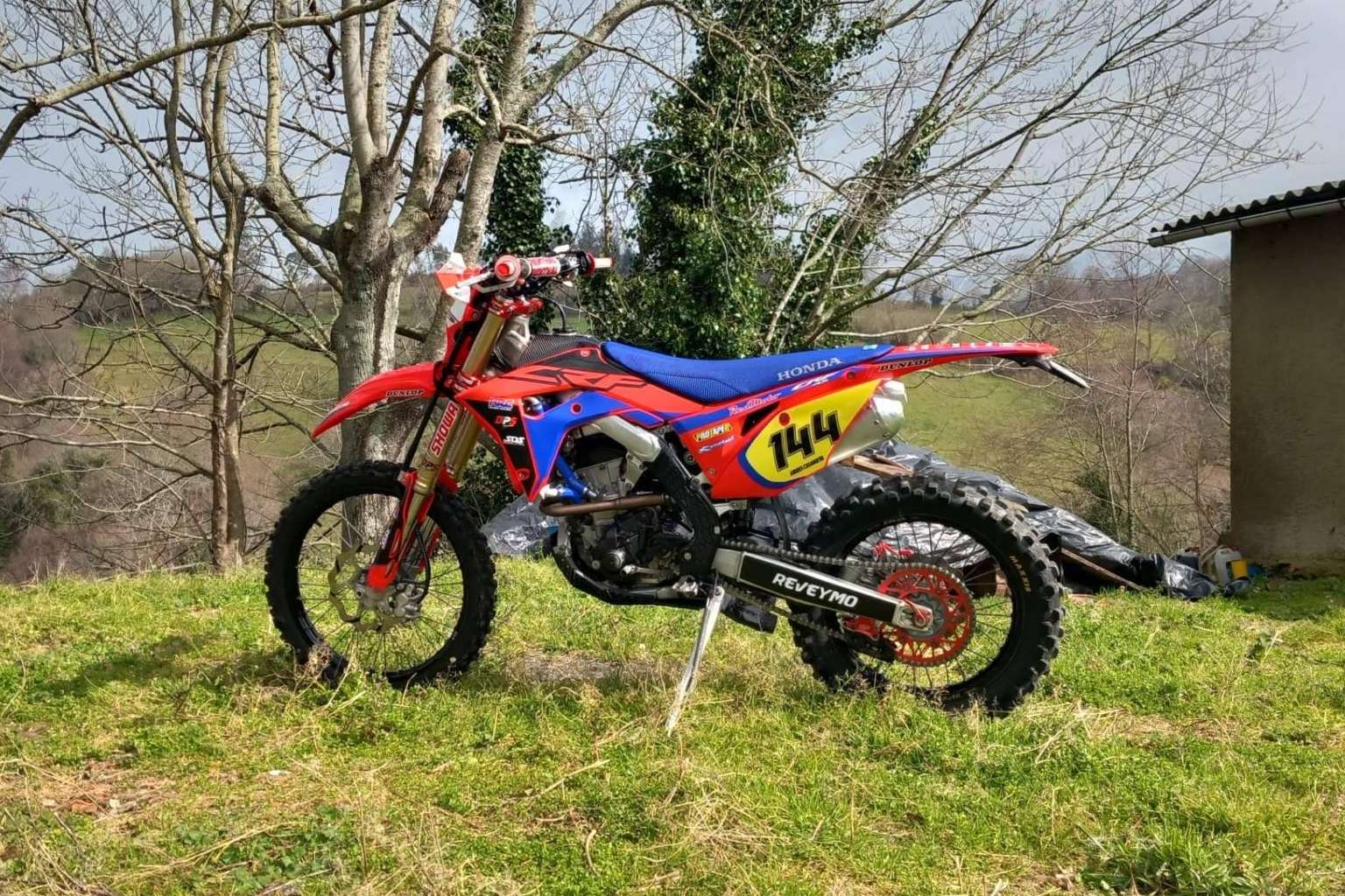 Adhesivos personalizados para motos off road en ADHESIVOSEMBARRADOS