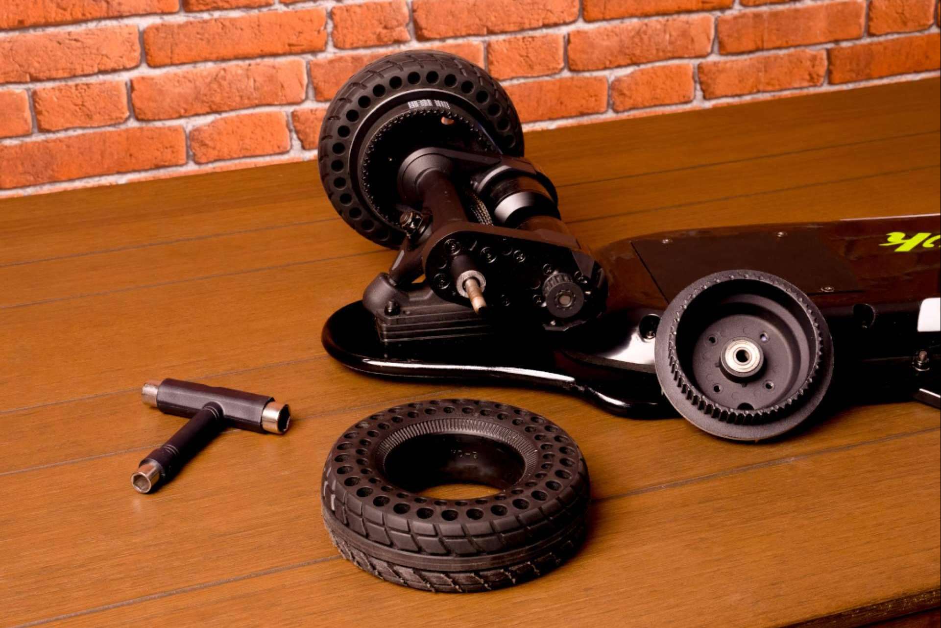 Tomahawk explica qué hay que tener en cuenta para el mantenimiento de un skate eléctrico