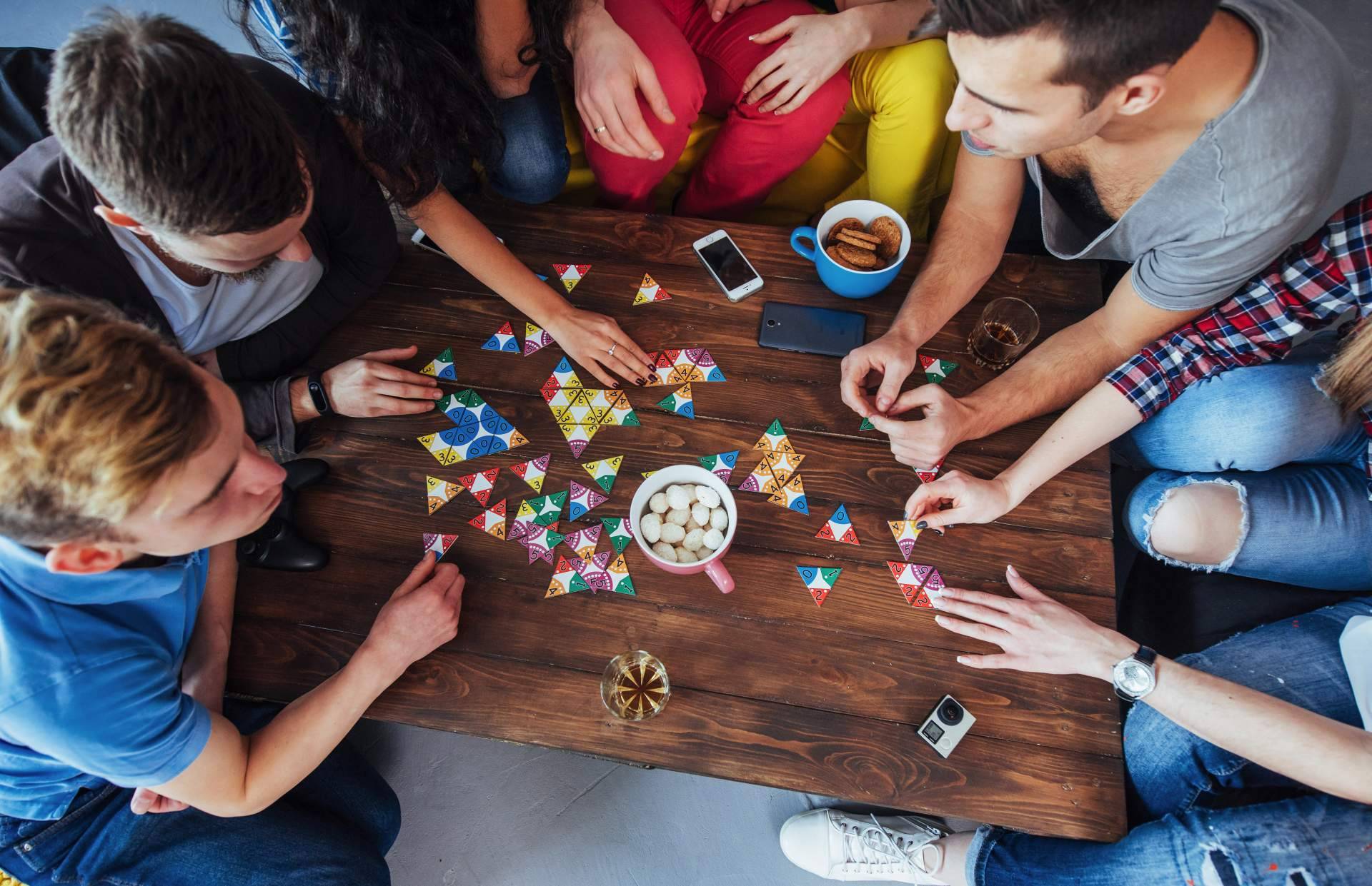 Cavernia cuenta con juegos de mesa que enganchan