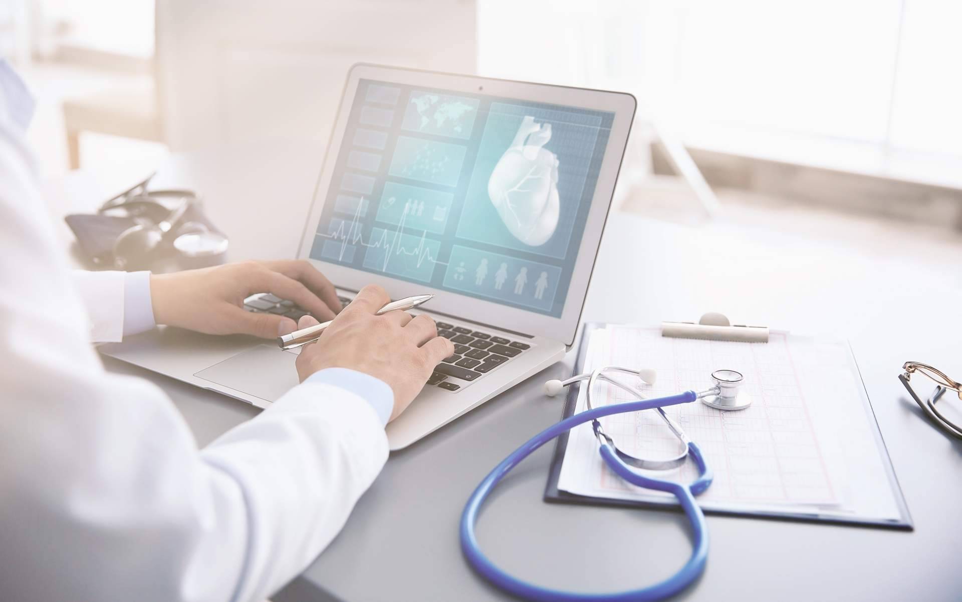 El Dr. Ignacio Plaza Pérez está especializado en cardiología en Madrid y ostenta más de 40 años de experiencia profesional