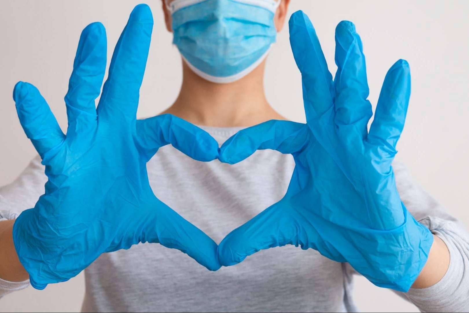 Contratar un seguro de salud Adeslas de la mano de Paradigma XIII Mediación