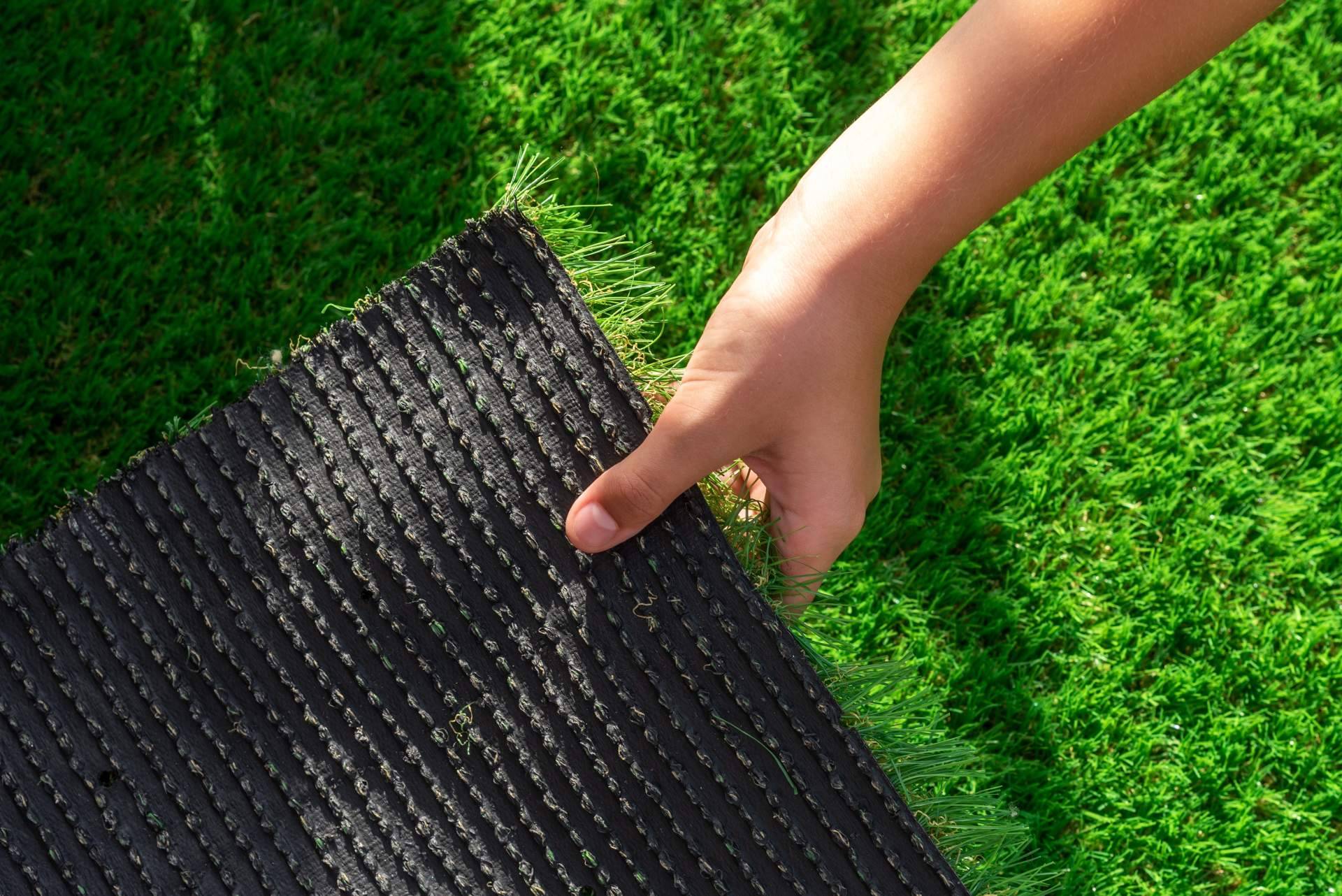 Aprovechar el Black Friday para renovar el jardín con césped artificial, por JardinVertical.es