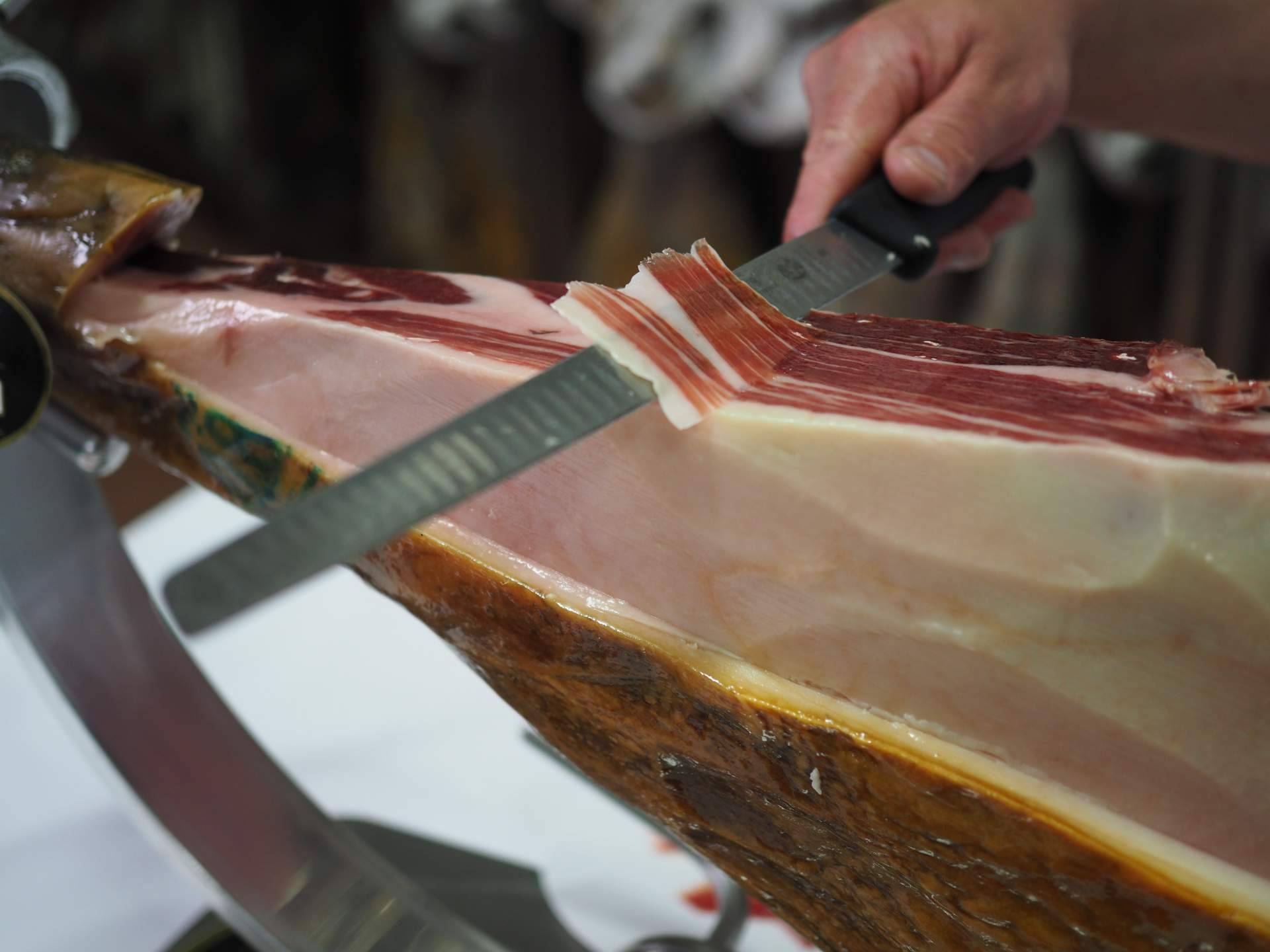 ¿Cómo empezar un jamón para el corte perfecto?