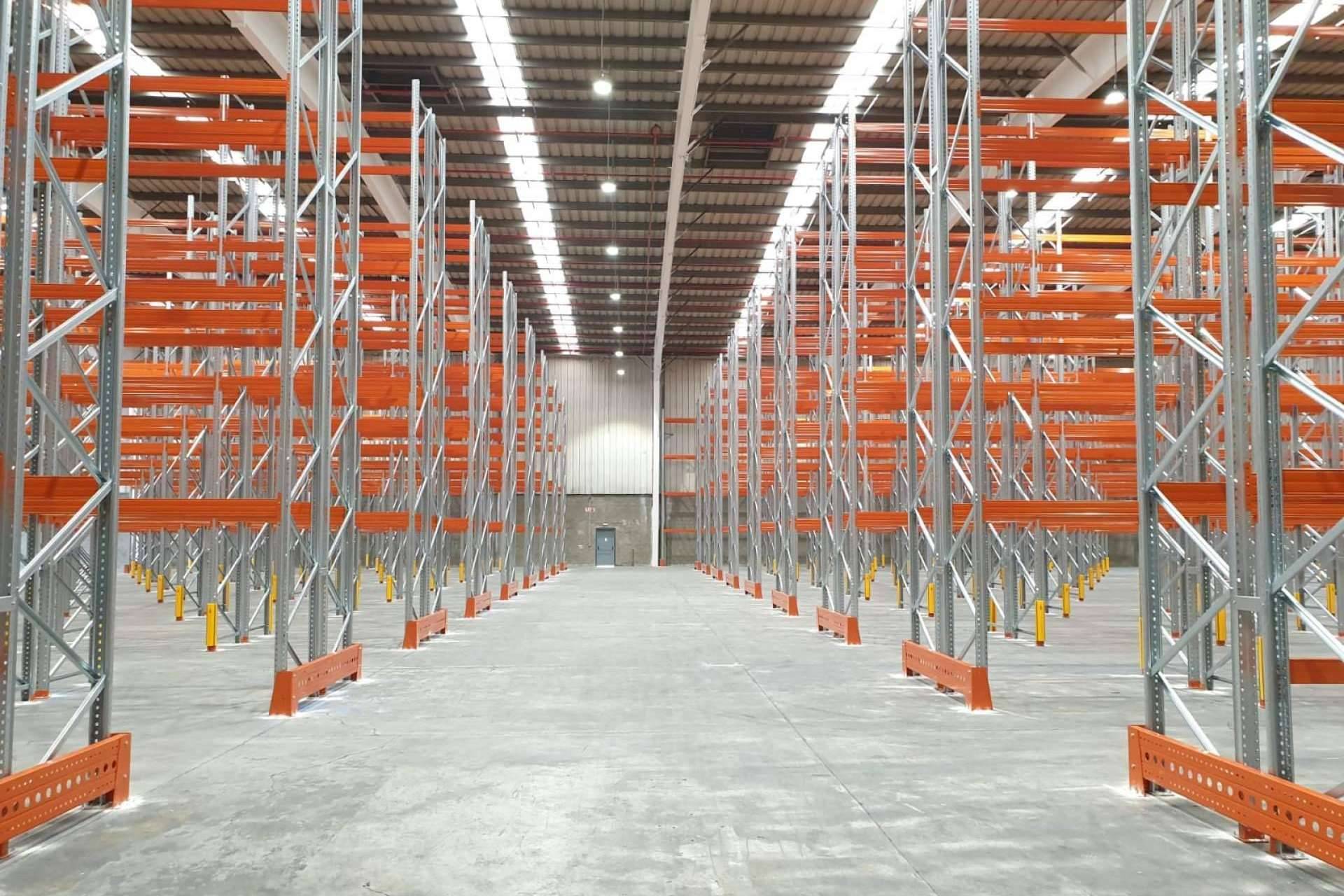 Logisprix cuenta con una amplia variedad de estanterías para almacén