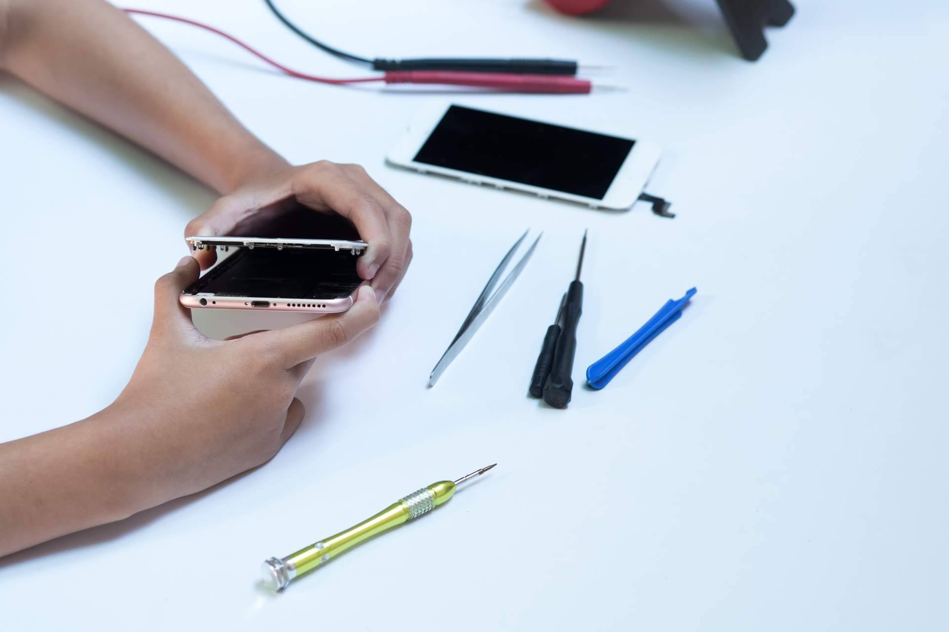 Los beneficios de cambiar la batería en el iPhone 12, de la mano de Reparar Ordenadores