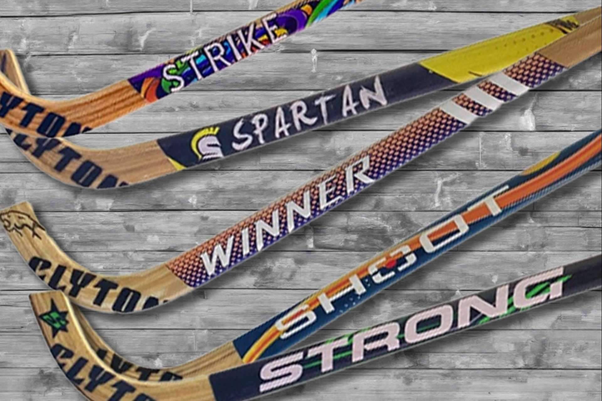 Los sticks de la marca Clyton, una de las más reconocidas en el mercado, están disponibles en Hoquei360