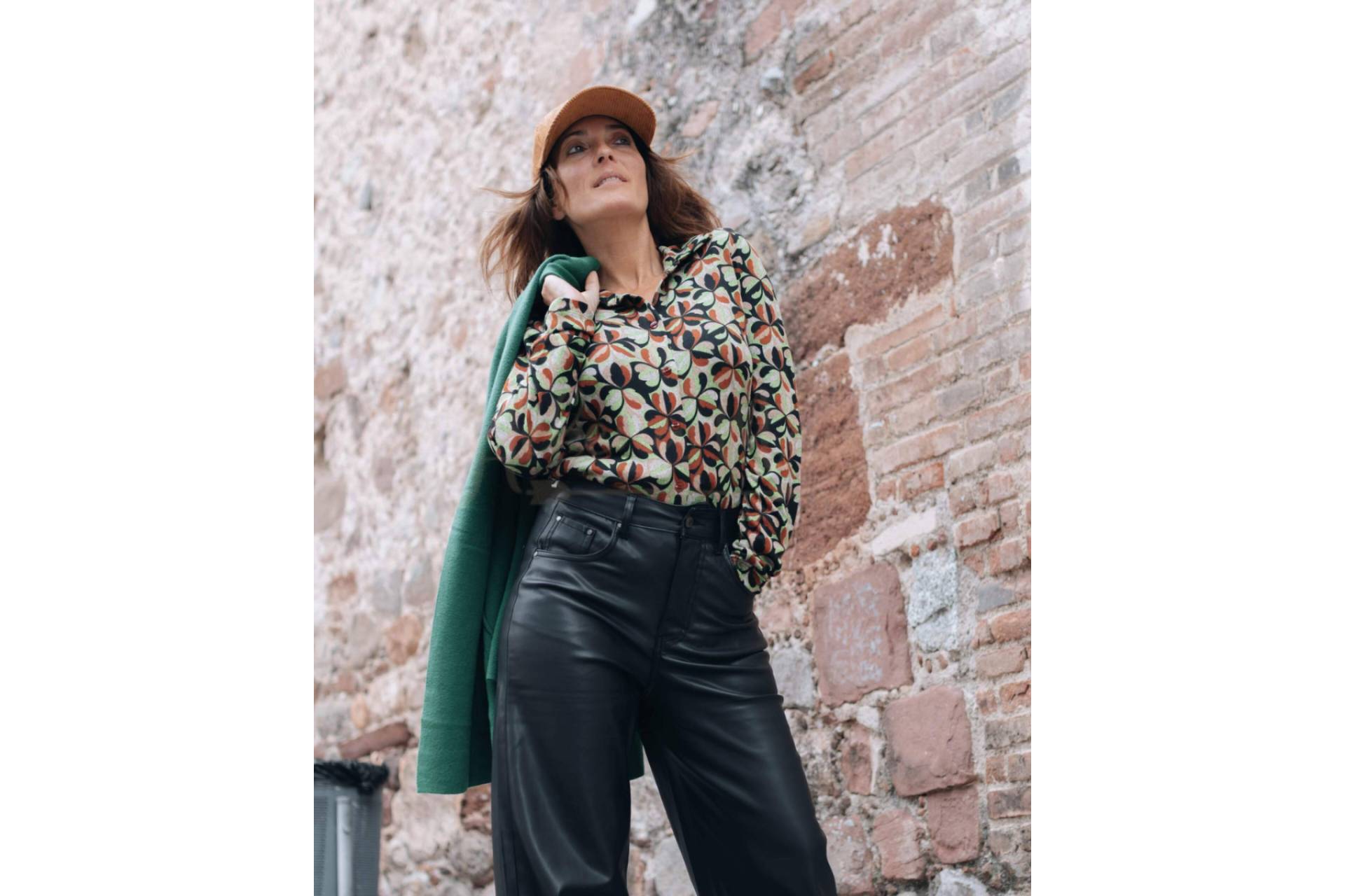 Tienda de ropa online de prendas elegantes y versátiles