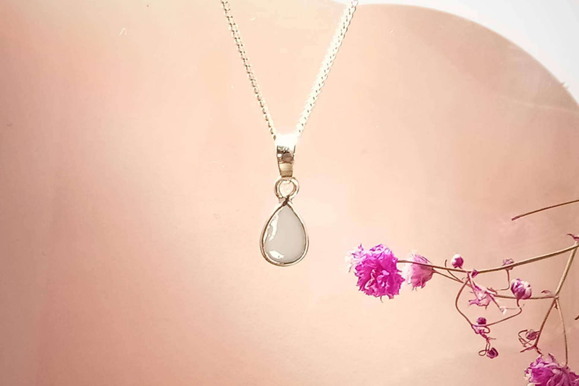Mamá de Lujo y sus joyas de leche materna con diseños combinables