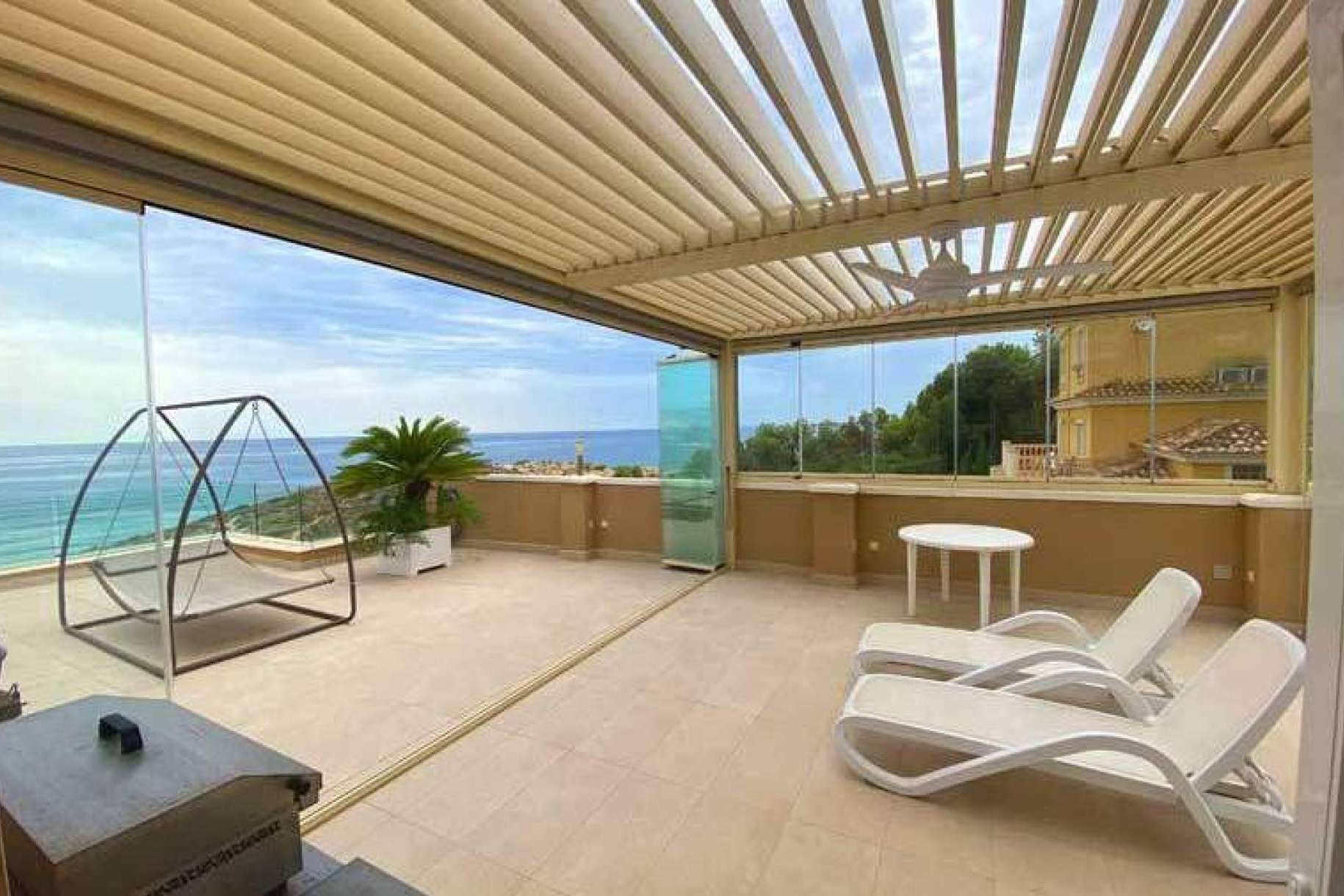 Disfrutar de la naturaleza todo el año con S3 Espacios de Cristal y sus pérgolas bioclimáticas
