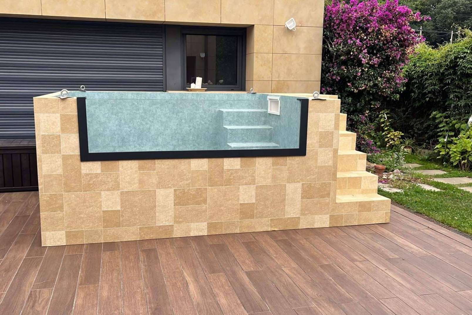 Esencial Pool es especialista en la construcción de piscinas elevadas
