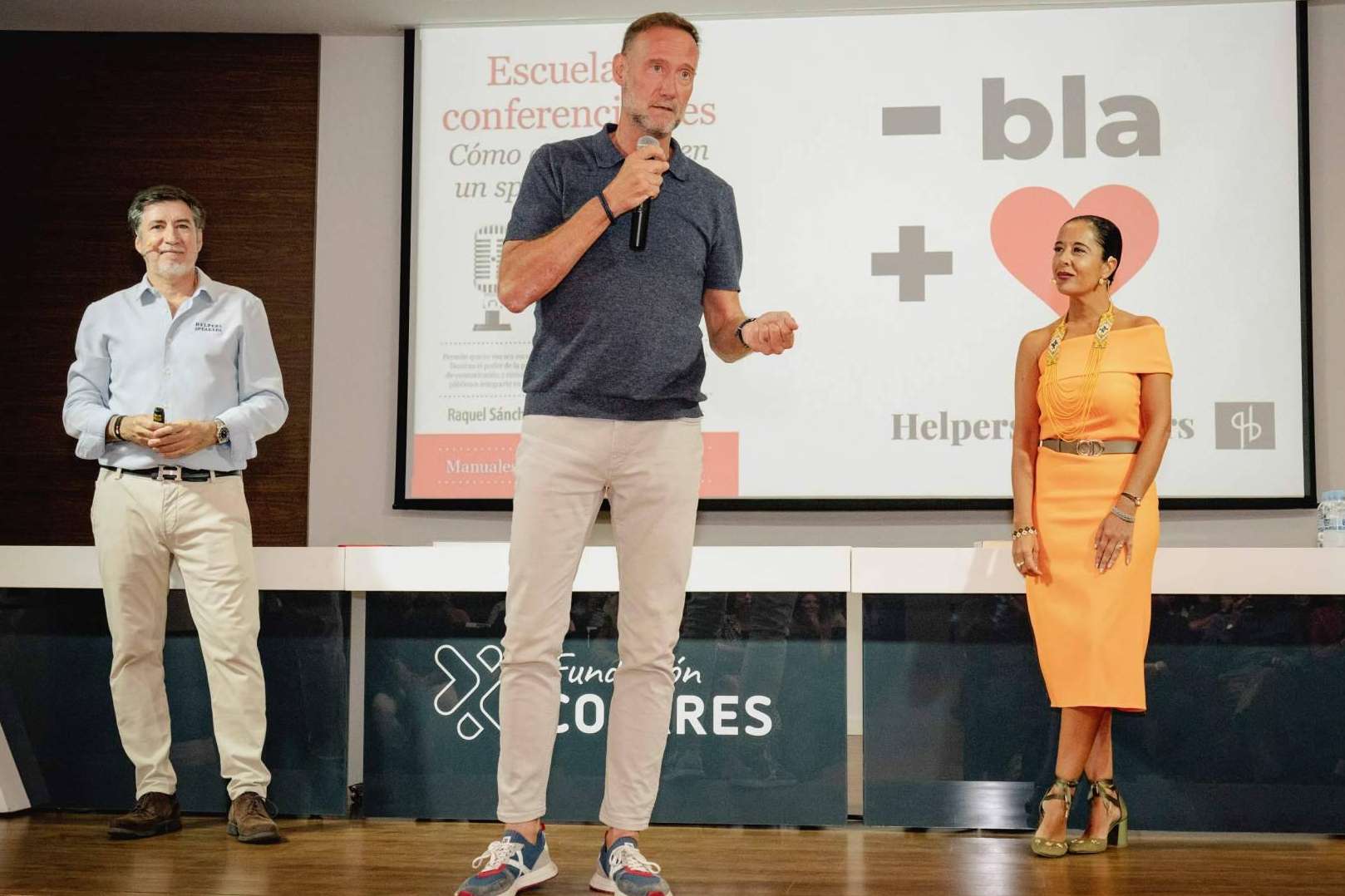 ¿Por qué es importante saber hablar bien en público? Helpers Speakers