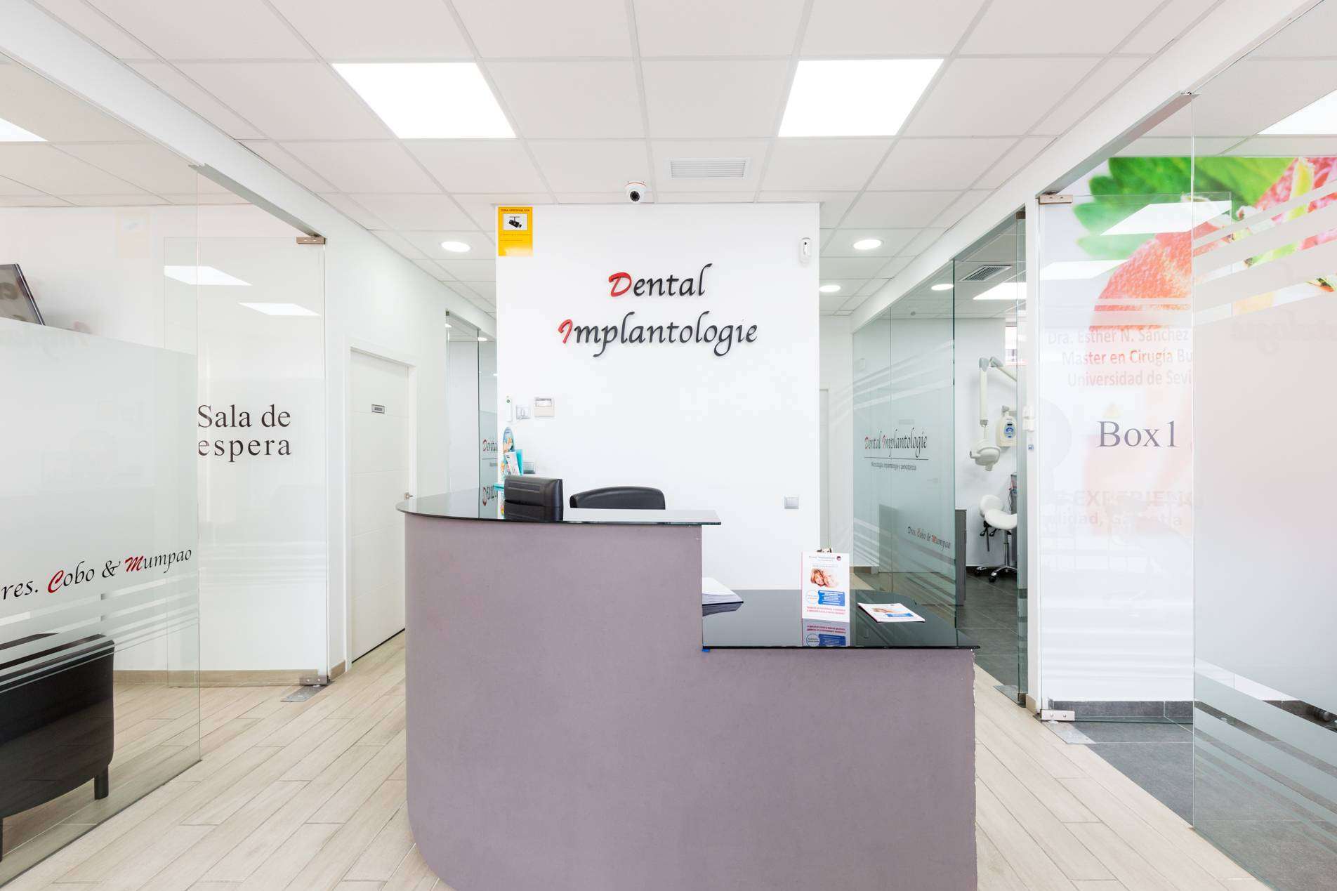Dental Implantologie cuenta con expertos en odontología estética en Sevilla