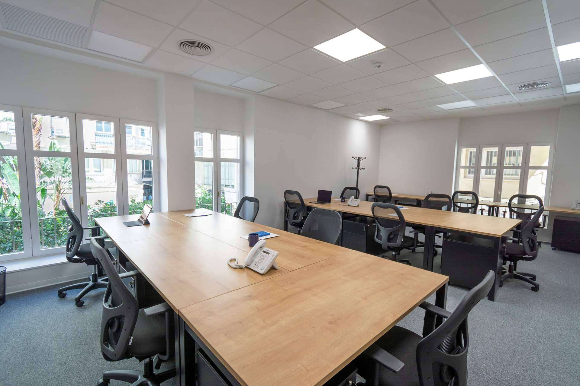 ¿Cuáles son las ventajas de las oficinas flexibles en un espacio de coworking?
