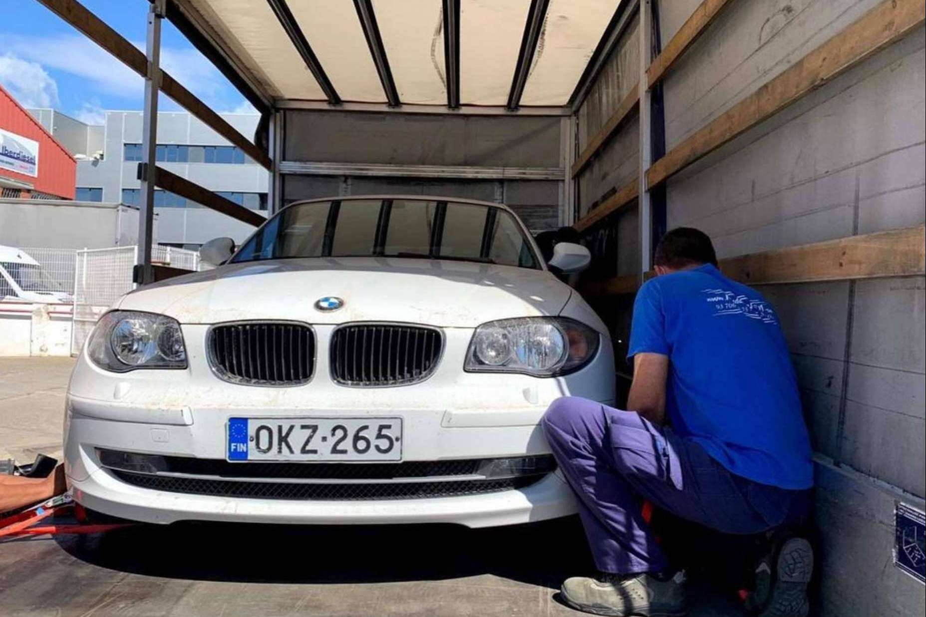 Mudanzas BCN ofrece transporte de coches y motos