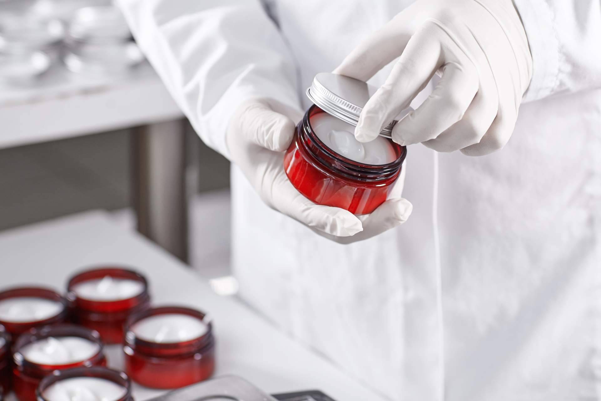 La diferencia entre productos dermatológicos y productos cosméticos, por Óleo Farmacia