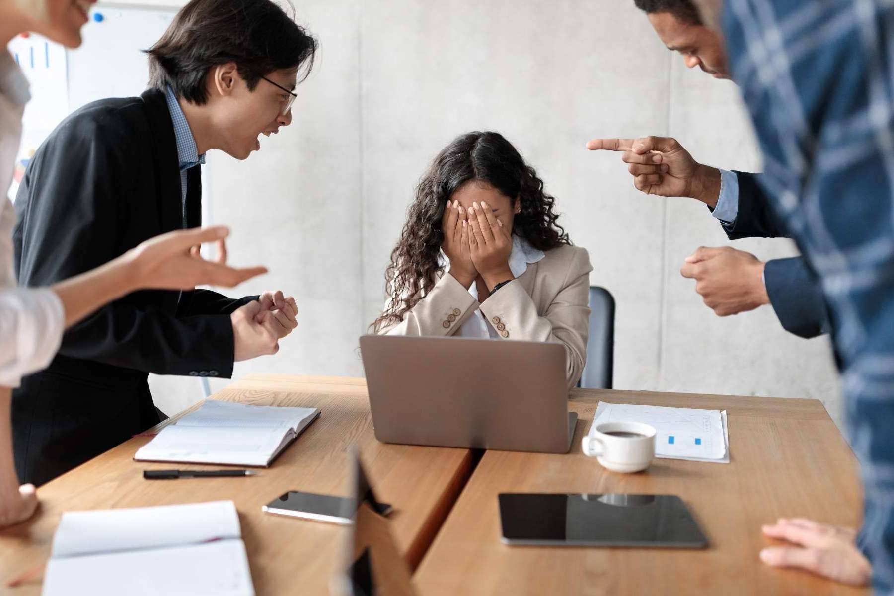 ¿Cómo solicitar una indemnización por acoso laboral?, de la mano de Tierno Centella