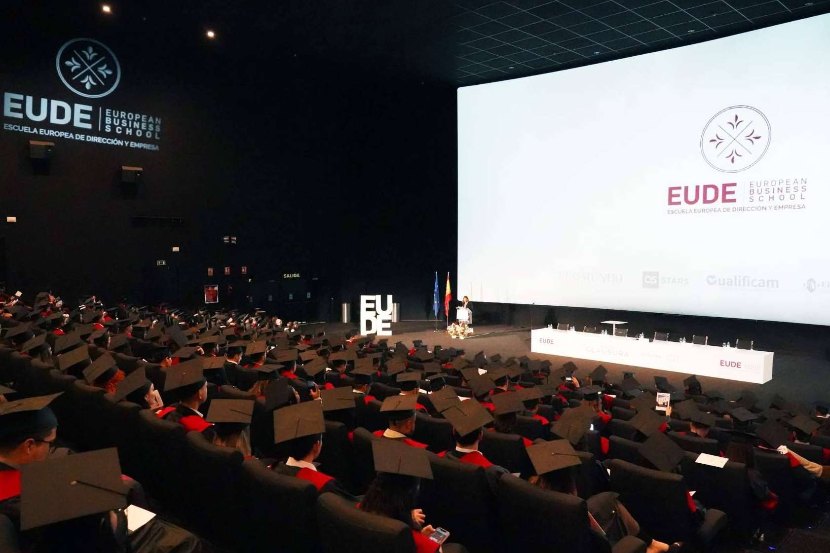 Más de 400 alumnos de 25 nacionalidades han recibido su título de Máster de EUDE Business School 