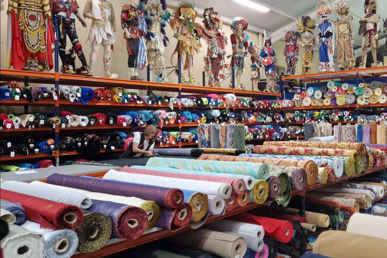 Miles de tejidos y mercería especializada para el Carnaval y la fiesta en Almacenes Casa Ángel