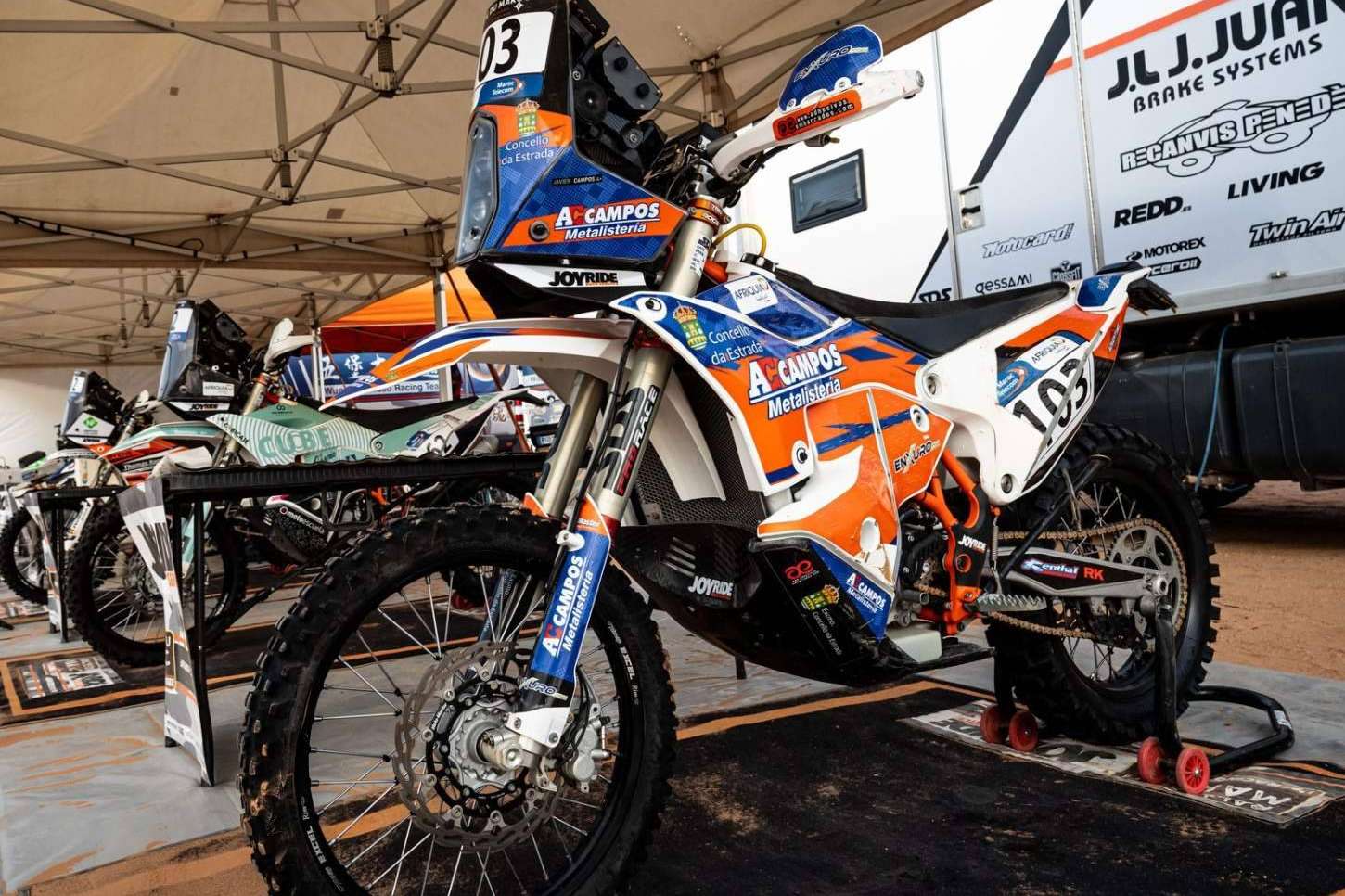 ADHESIVOSEMBARRADOS dispone de adhesivos motocross