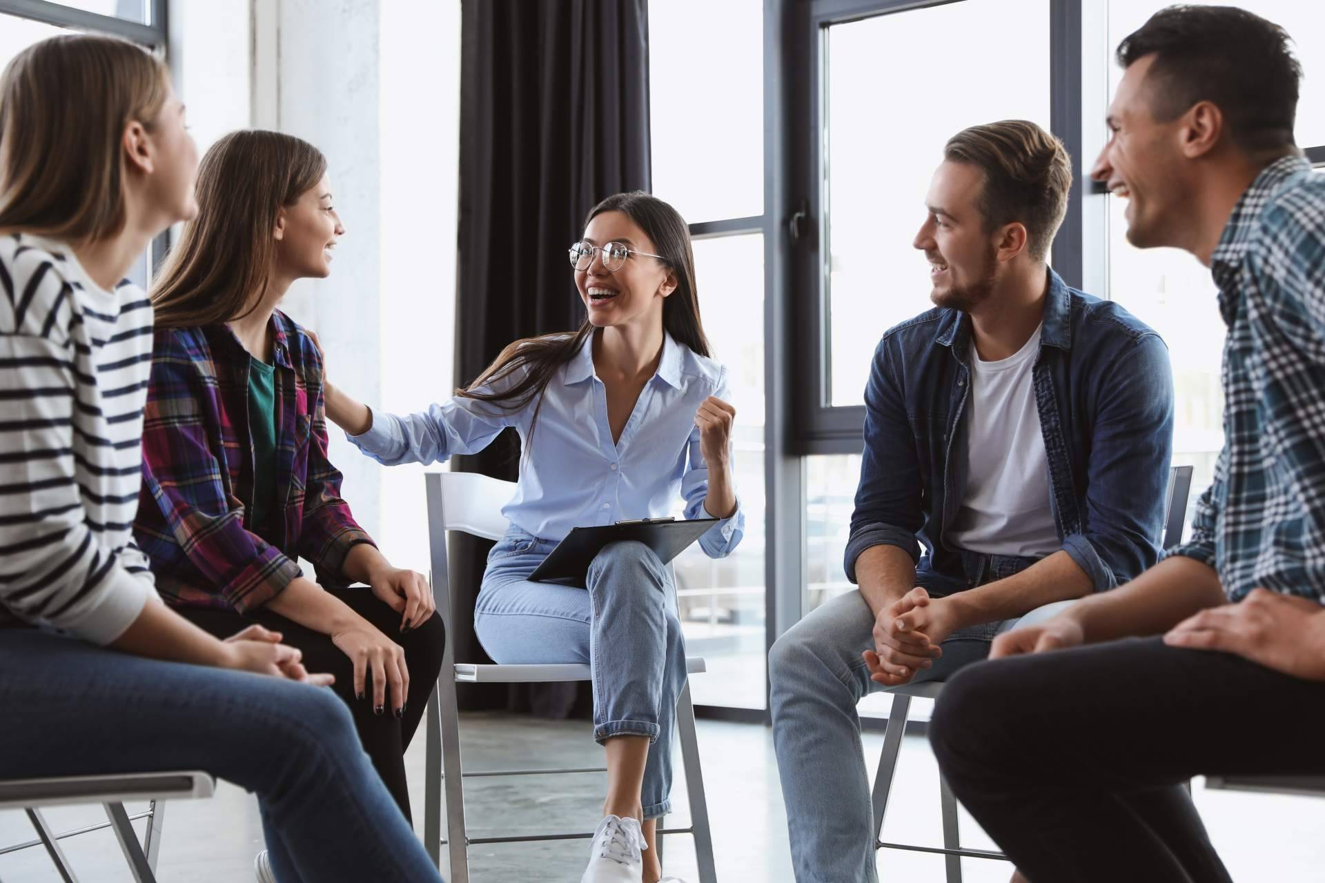 Terapia grupal para gestionar la ansiedad y sentimientos depresivos