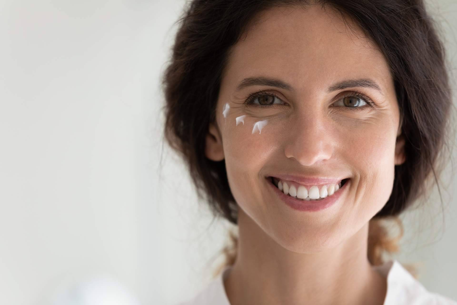 Centro de Estética Xènia y el éxito de sus cremas sérum contorno de ojos