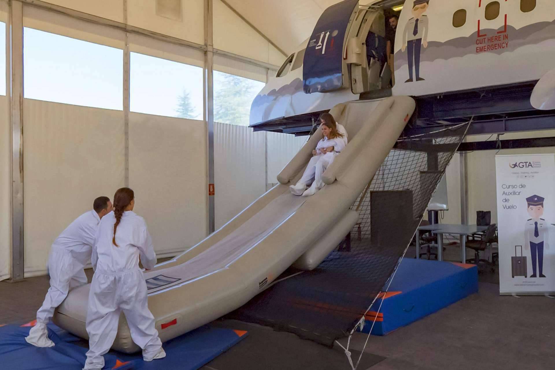 Los cursos de auxiliar de vuelo de Global Training Aviation (GTA)