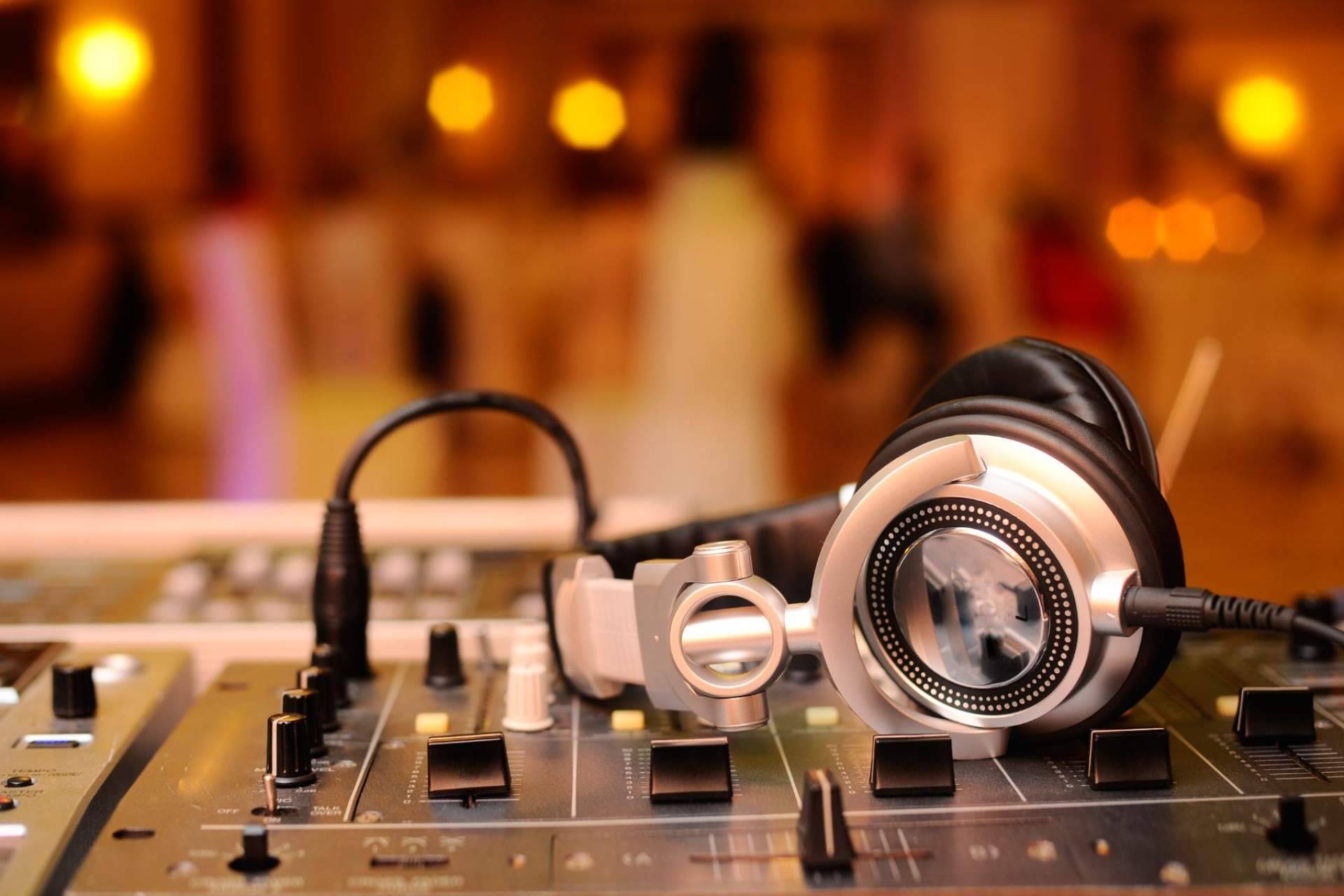 ¿Dónde encontrar especialistas en instalaciones de sonido? Taztú