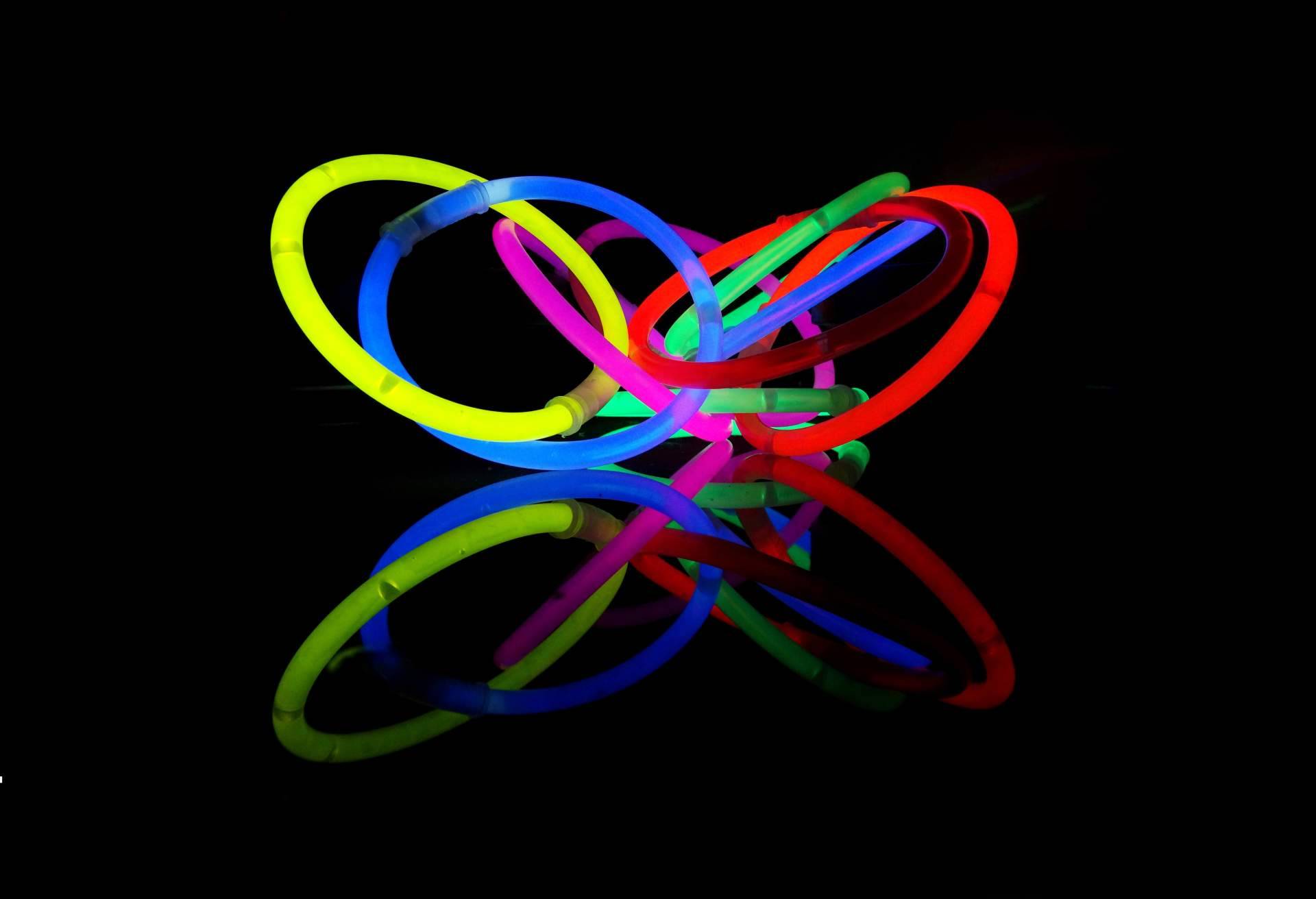 ¿Dónde encontrar pulseras luminosas para fiestas? Pulseras para Discotecas