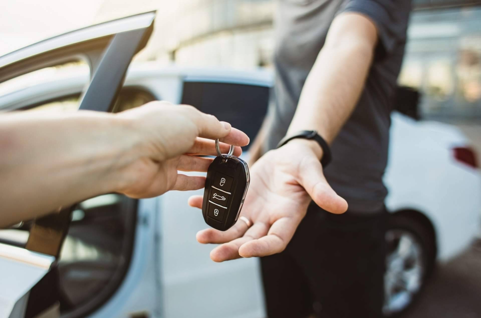 Canarias.com ofrece servicios de alquiler de coches de lujo y gama alta en Tenerife