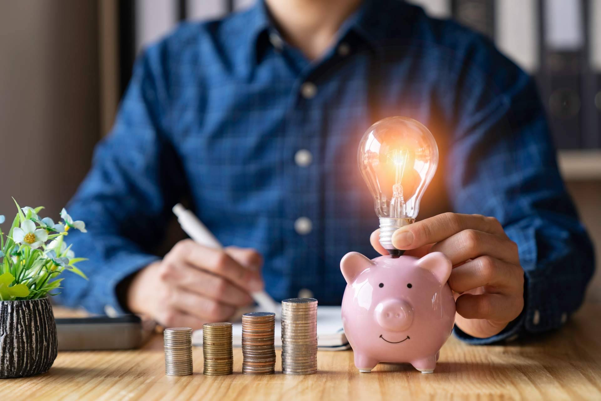 Expertos de AhorraentuLuz, asesoramiento energético gratuito directo en factura