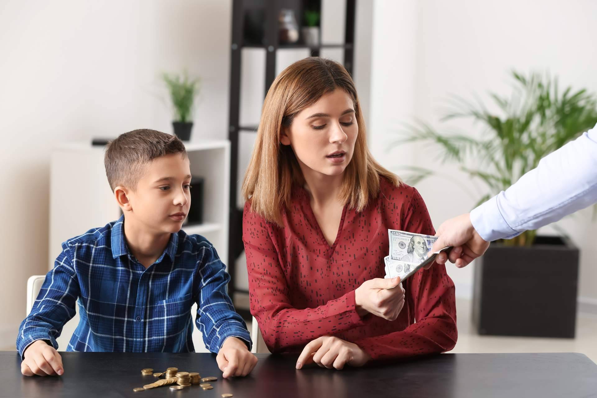 A favor de los hijos; pensión alimenticia