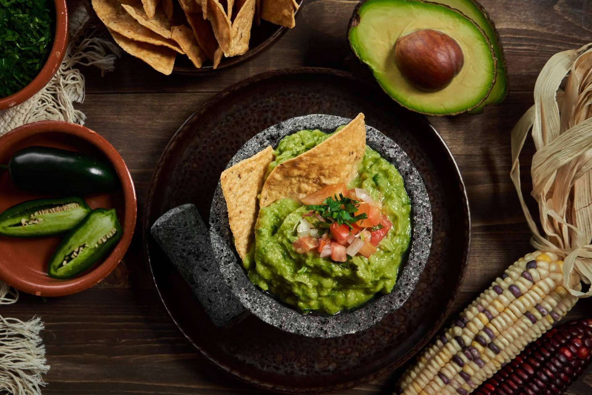 Degustar clásicos platos de la cocina tradicional mexicana en Hijo del Maíz