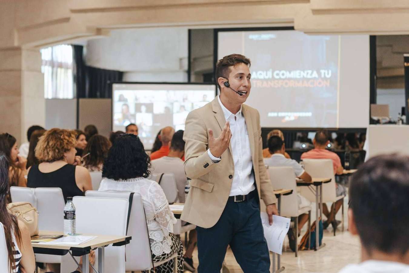 Una plataforma comprometida con crear un movimiento consciente es Escuela Consciente