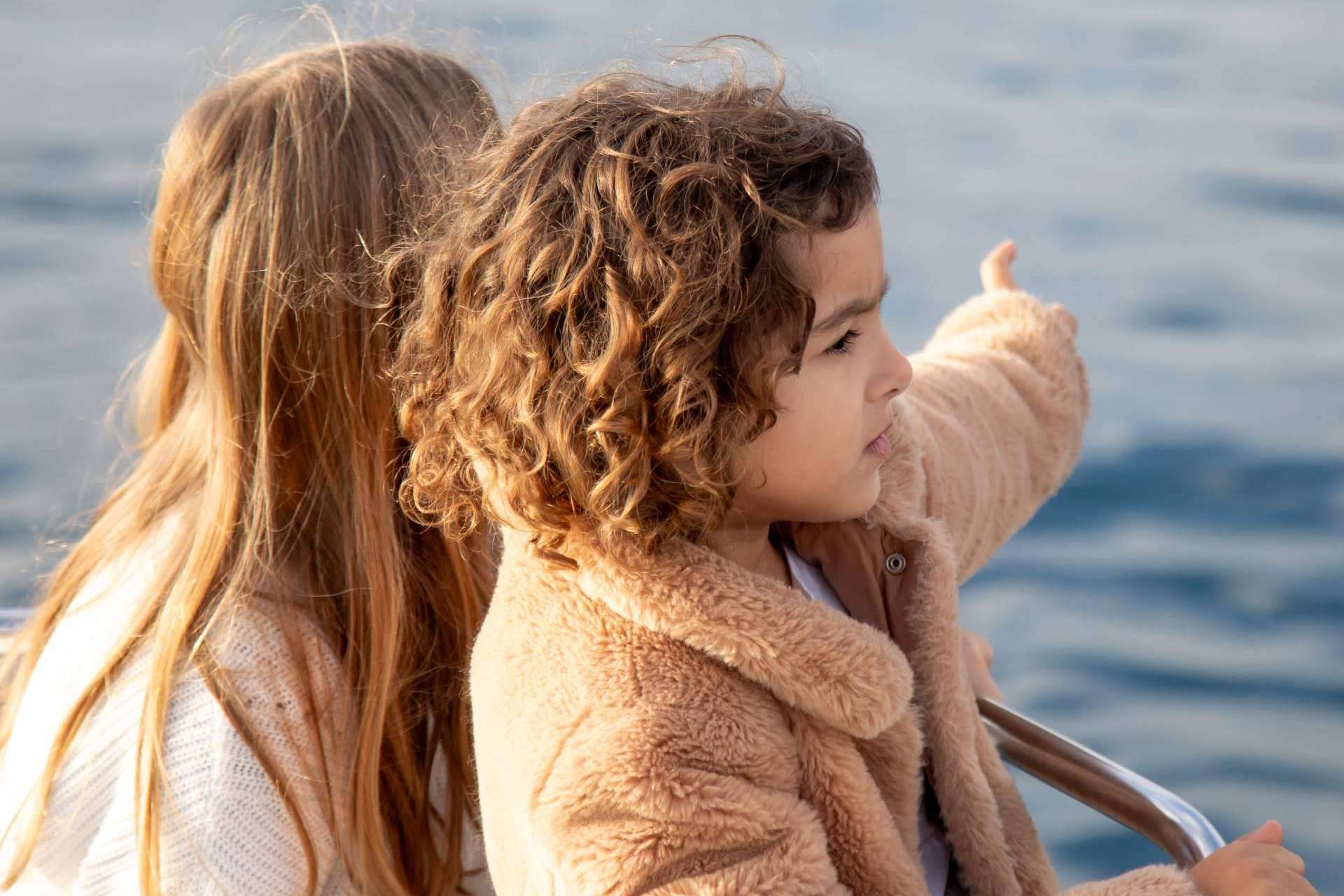 Salir en invierno en barco en Barcelona es una idea más económica y con mucho encanto, según Sondevela