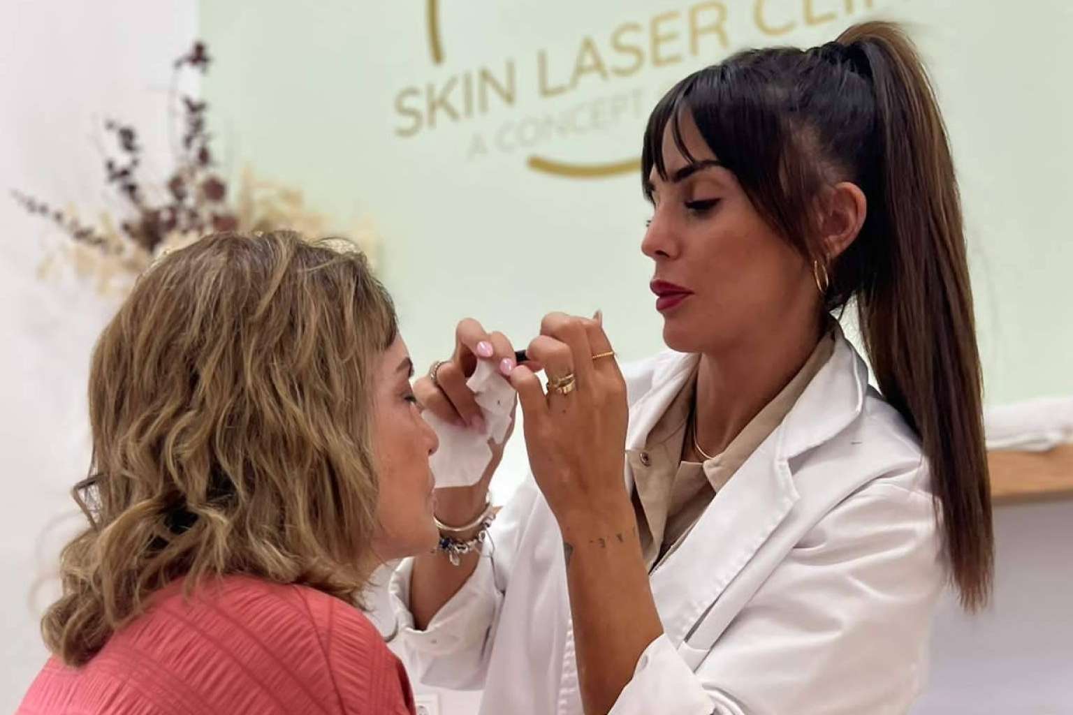 El centro de estética Cynthia M en Terrassa está especializado en microblading