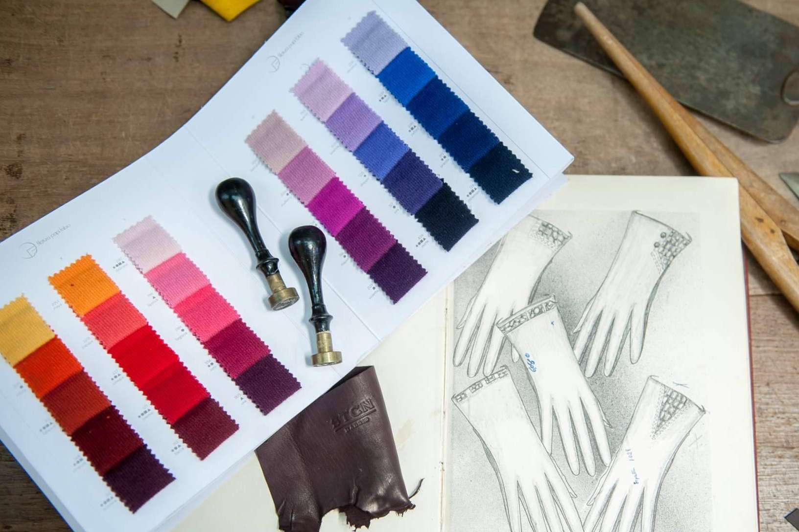 Fabricación de guantes a medida desde 1896, de la mano de Santacana