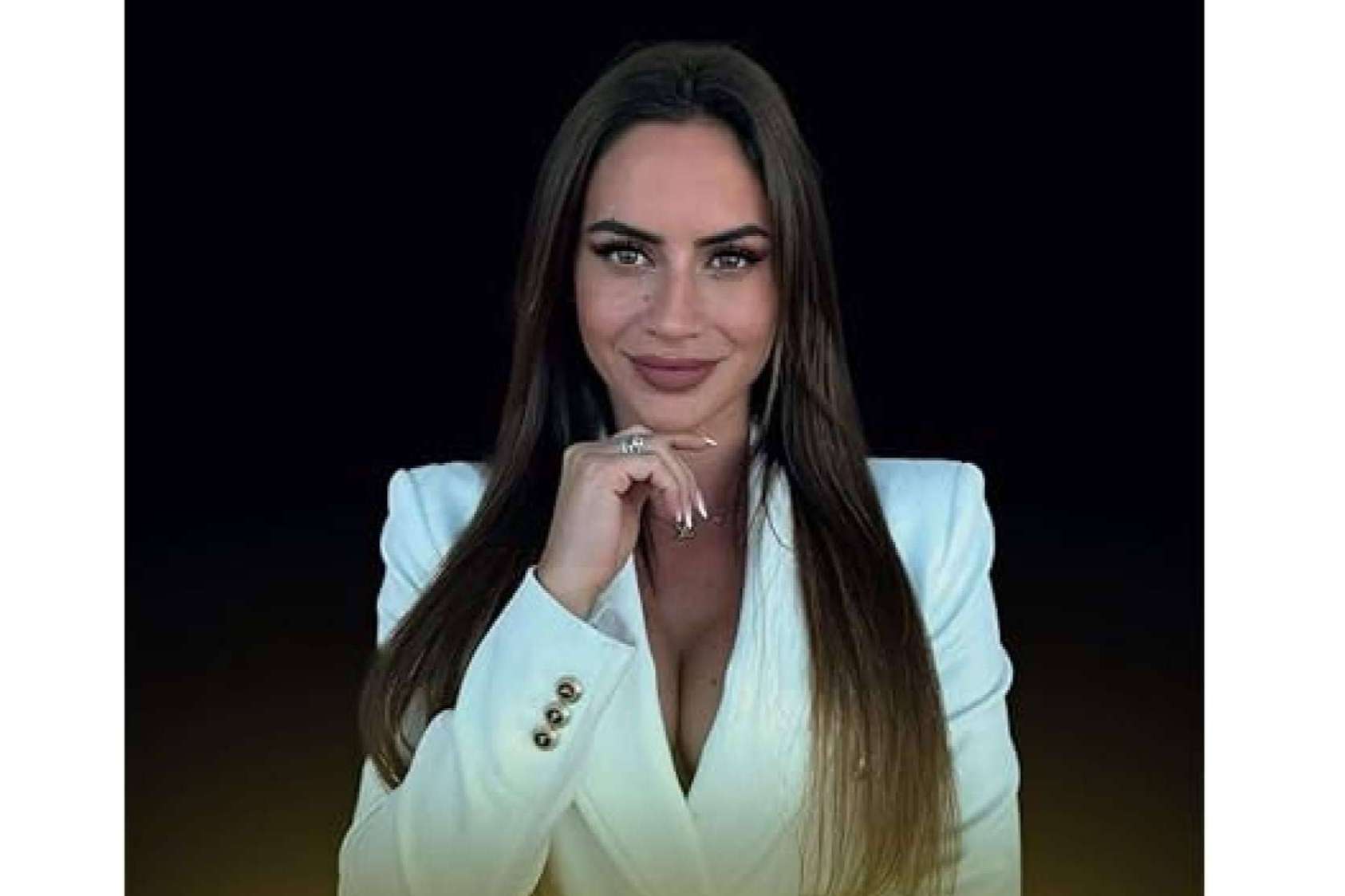 Carlota Sabina junto a Piquer Editorial ha publicado el best seller 'De camarera a millonaria'