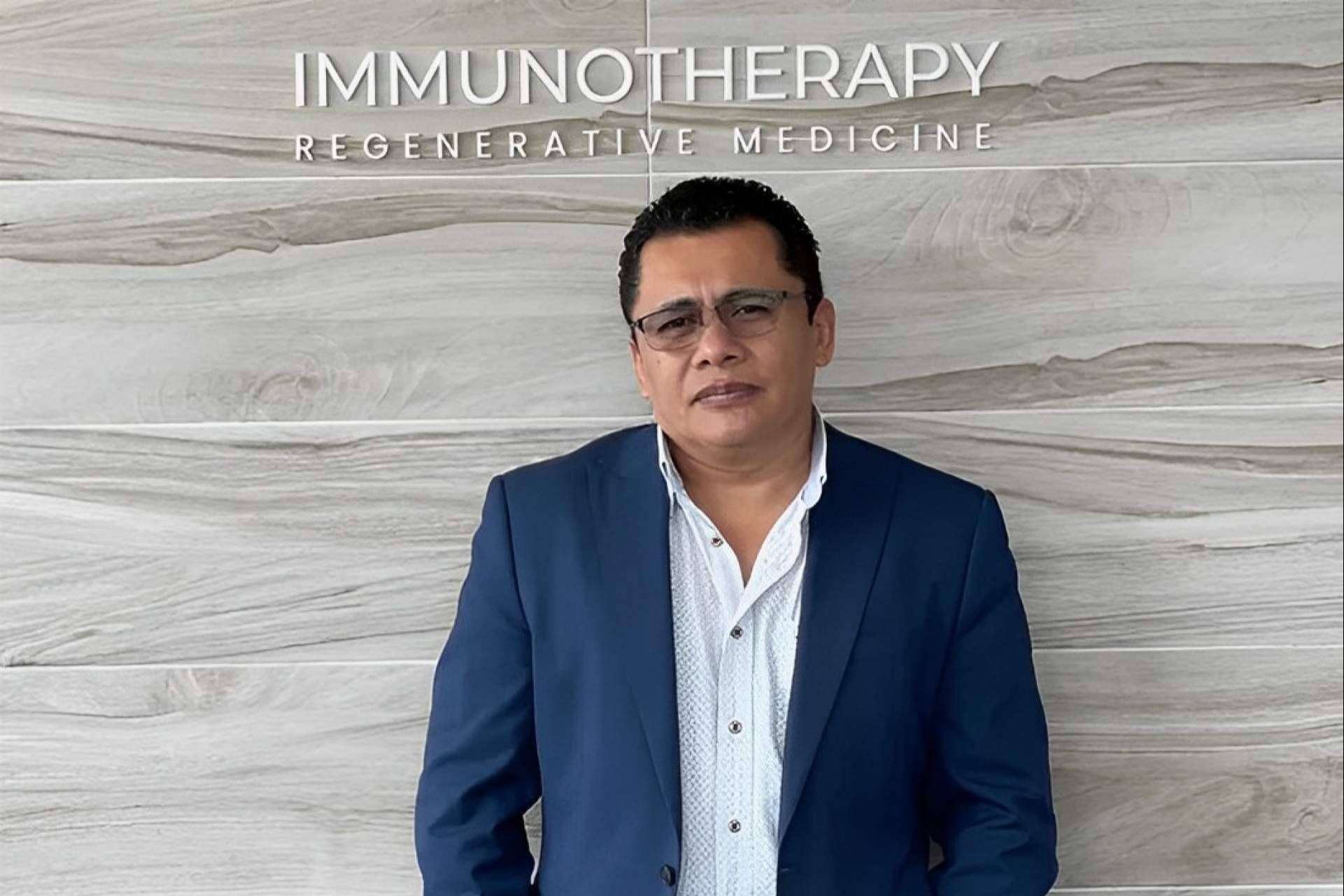 Doctor Ernesto Romero, especialista en medicina regenerativa en México