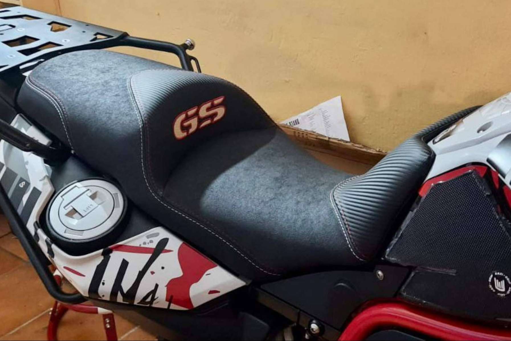 JM-FUNDAS permite personalizar la funda de asiento de una moto