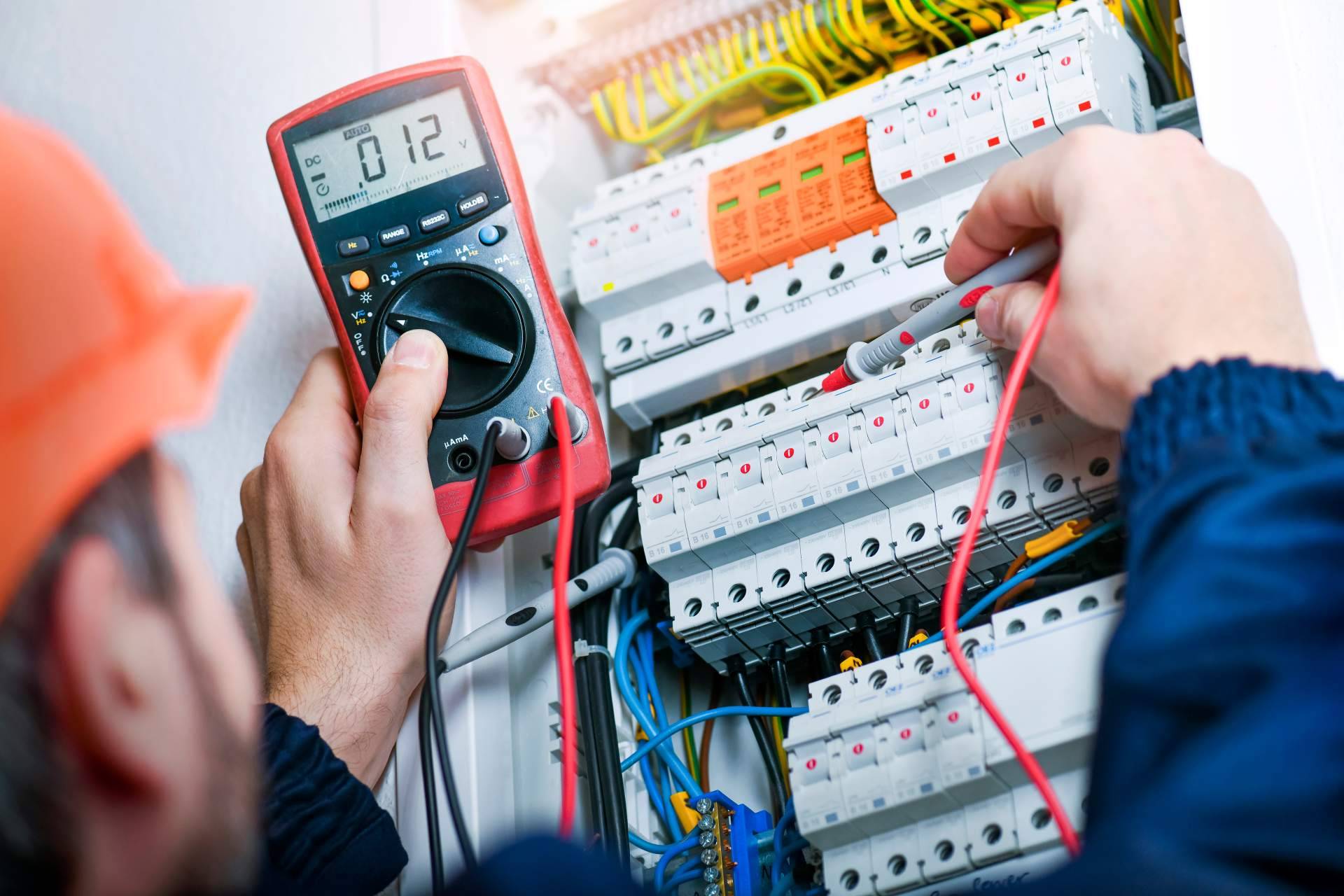 Razones por las que recurrir a las instalaciones eléctricas, por EcoAutomatismos
