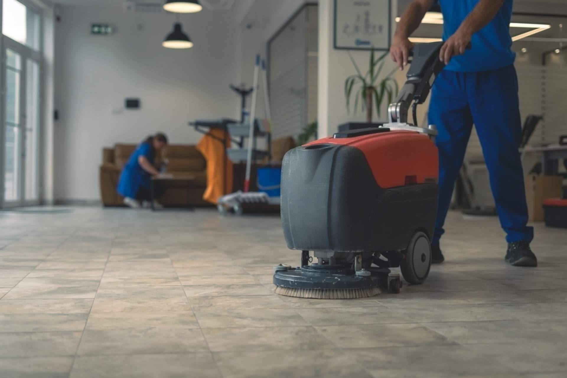 ¿Por qué es esencial contratar un servicio profesional de limpieza?, con Limpiezas Gomesa
