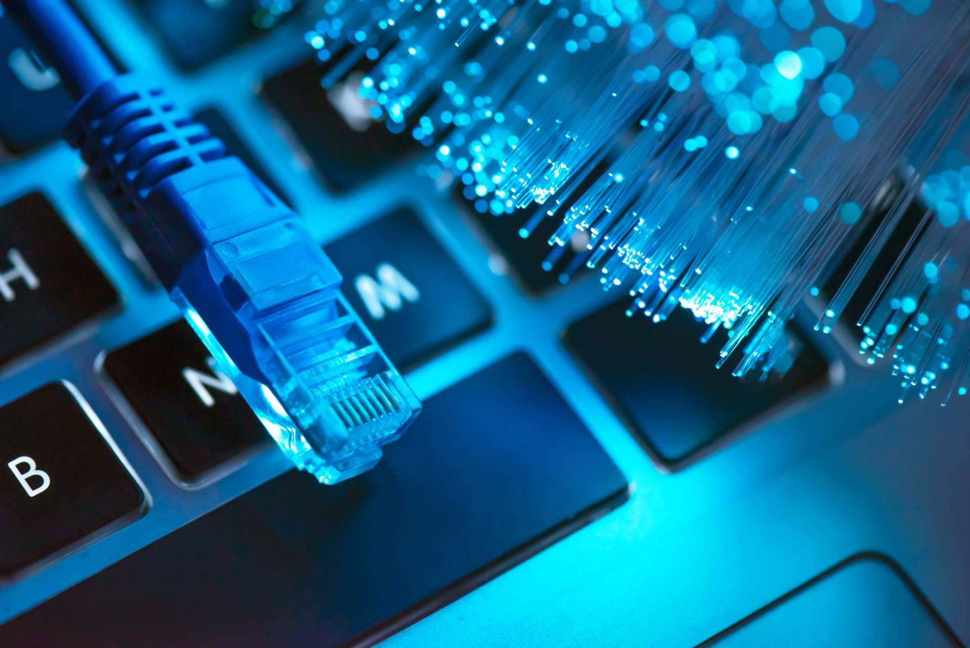 Actelser explica qué es la fibra óptica plástica